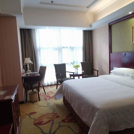 Vienna Hotel Chaozhou Plaza Esterno foto