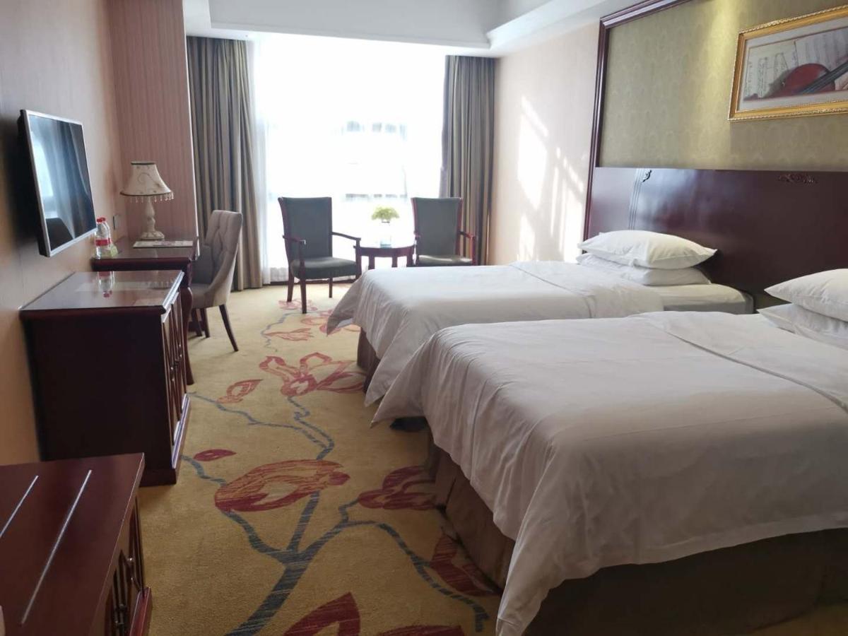Vienna Hotel Chaozhou Plaza Esterno foto