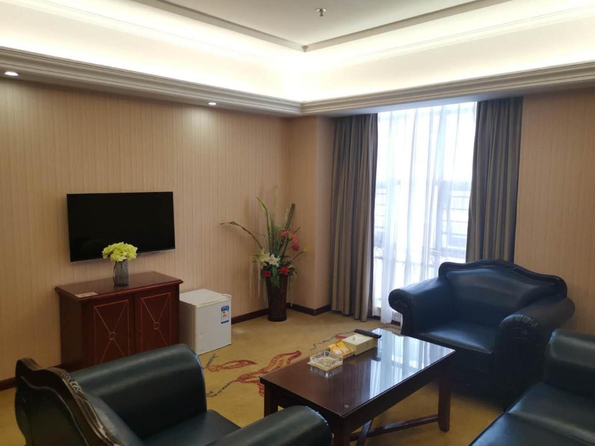 Vienna Hotel Chaozhou Plaza Esterno foto