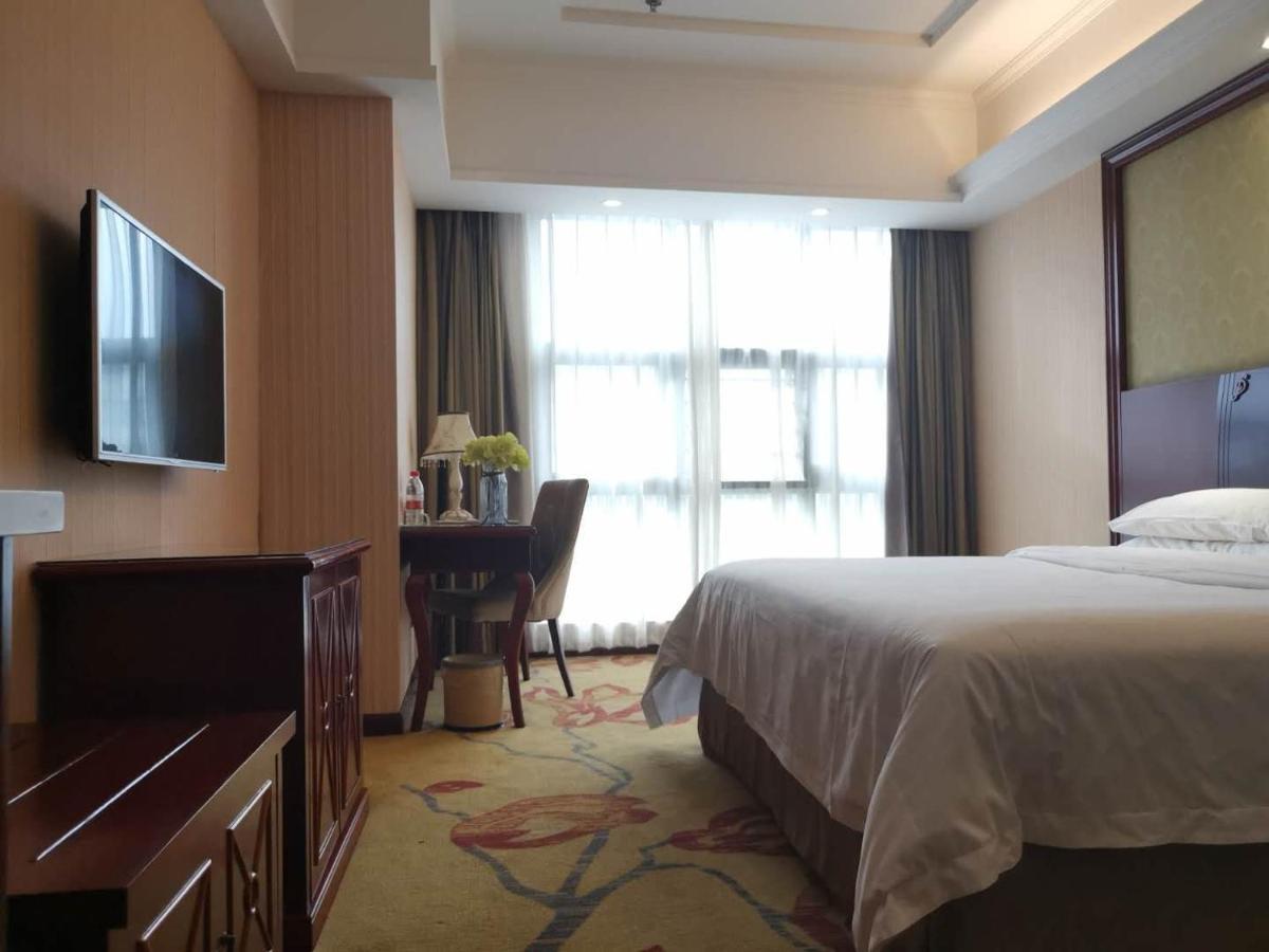 Vienna Hotel Chaozhou Plaza Esterno foto