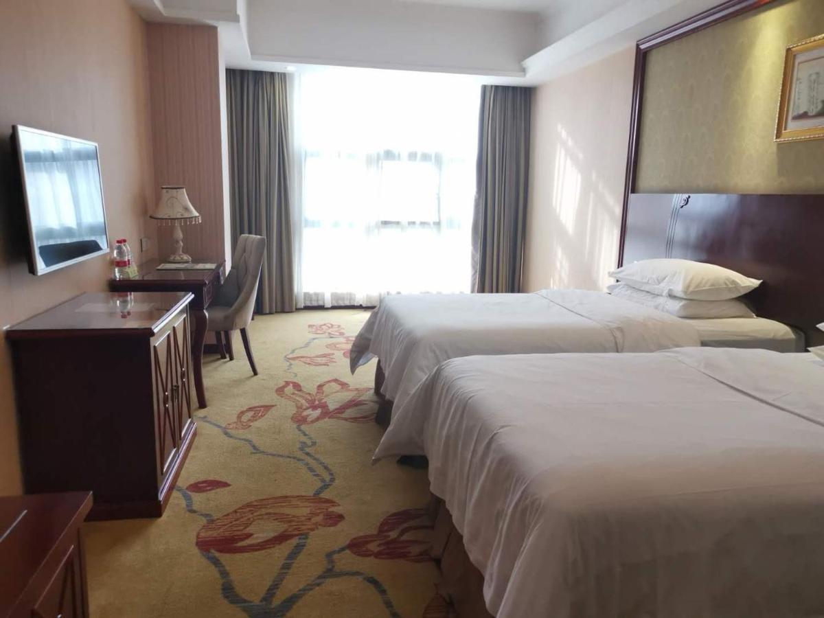 Vienna Hotel Chaozhou Plaza Esterno foto