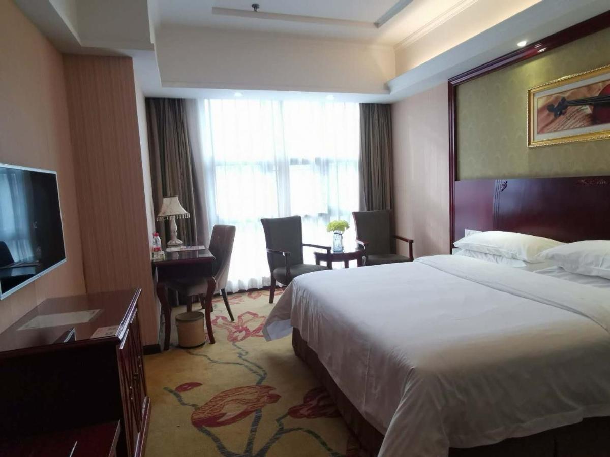 Vienna Hotel Chaozhou Plaza Esterno foto